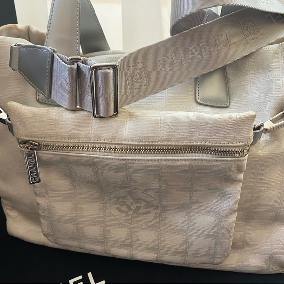 🆕Chanel CC XL Two Way New Travel line w/ Pouch attached😍 - Picture 5 of 15